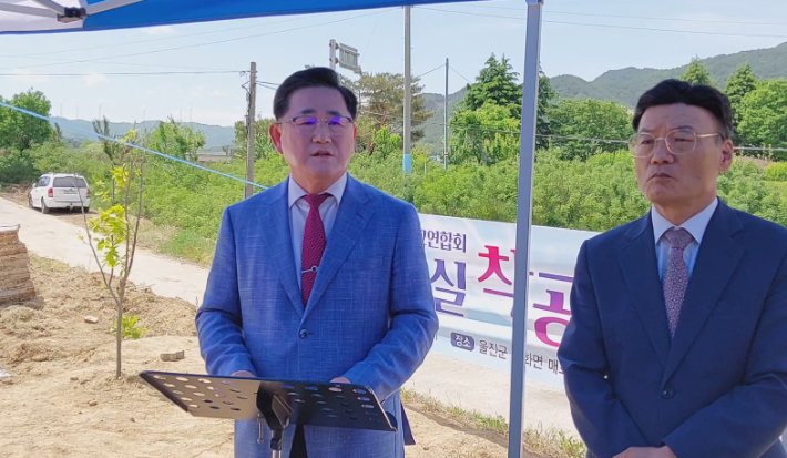 좌측 1부 예배 말씀. 연합회 회장 김의철 목사(울진 행곡침례교회), 우측 발전위회장 남종률 목사(월송교회). 연합회 제공
