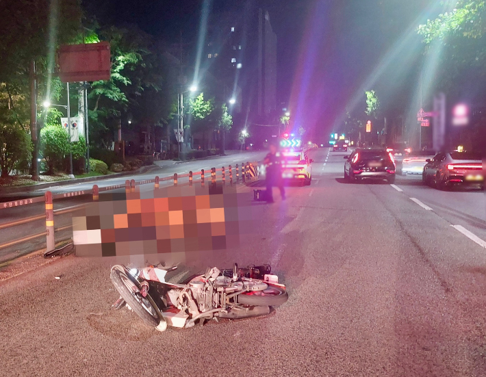 12일 부산 연제구청 인근 오토바이 사고 현장. 부산경찰청 제공