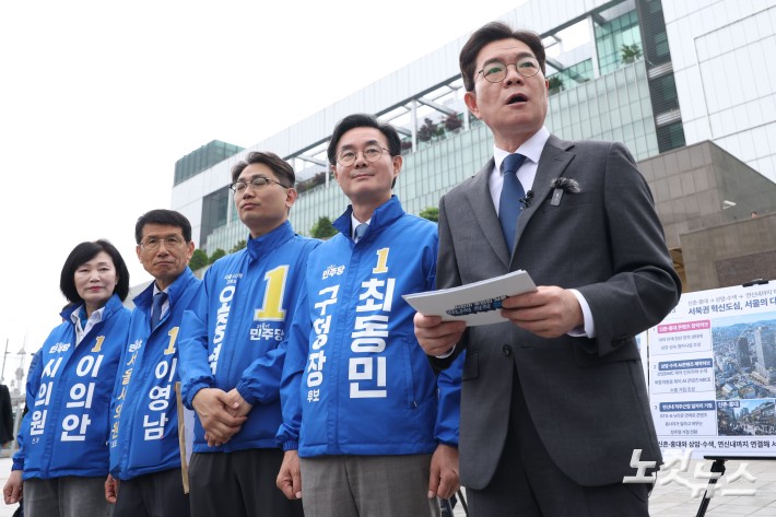 정원오 더불어민주당 서울시장 후보가 12일 오전 서울 동대문구 청량리역 광장에서 
