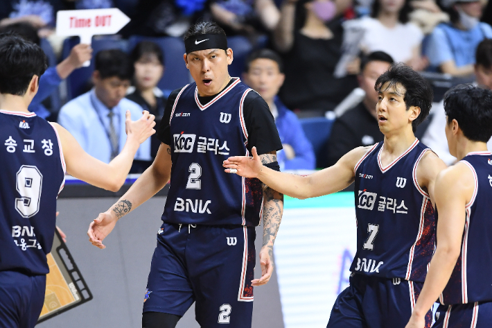 KCC의 MVP 라인업. KBL 제공