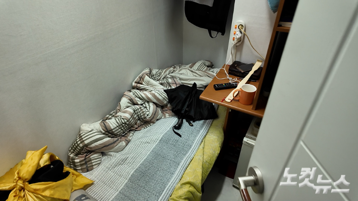 김화걸씨는 현재 경기도 광명시의 한 교회의 도움을 받아 사진 속 좁은 고시원에서 지내고 있다. 박수연 기자