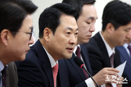 발언하는 장동혁 대표
