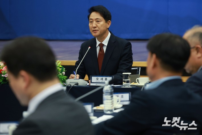 오세훈 국민의힘 서울시장 후보가 14일 오후 서울 대한상공회의소에서 열린 편집인협회 초청 포럼에서 발언하고 있다.