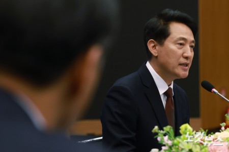 오세훈 국민의힘 서울시장 후보가 14일 오후 서울 대한상공회의소에서 열린 편집인협회 초청 포럼에서 발언하고 있다.