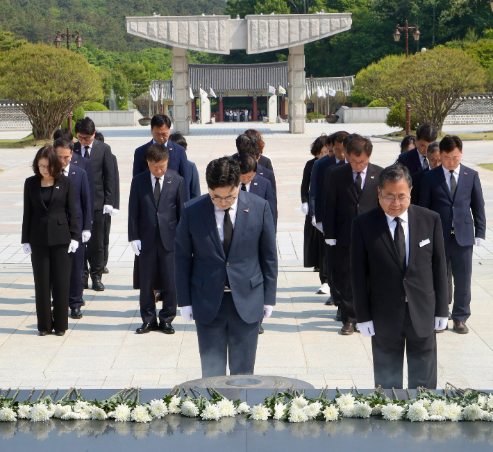 국립 5·18민주묘지 참배. 전남교육청 제공