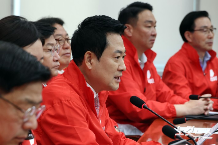 15일 서울 여의도 국회에서 열린 국민의힘 중앙선거대책위원회의에서 장동혁 대표가 발언을 하고 있다.