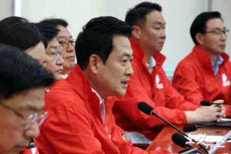 15일 서울 여의도 국회에서 열린 국민의힘 중앙선거대책위원회의에서 장동혁 대표가 발언을 하고 있다.