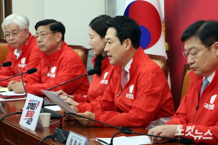 15일 서울 여의도 국회에서 열린 국민의힘 중앙선거대책위원회의에서 장동혁 대표가 발언을 하고 있다.