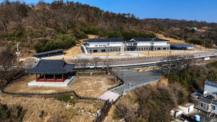 문무대왕릉 인근에 조성된 문무대왕 해양역사관 전경. 15일 개관해 본격 운영에 들어간다. 경주시 제공