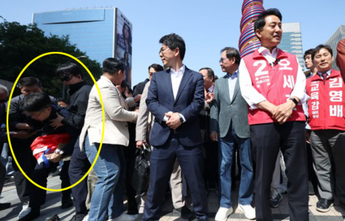 오세훈·이명박 '청계천 회동' 중 기습 시위에 깜짝…"용산참사 책임자!"[노컷브이]