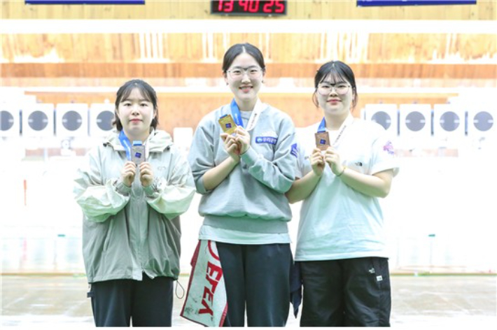 25ｍ 권총 메달리스트 고은(은), 양지인(금), 오예진(동). 사진 왼쪽부터. 대한사격연맹 제공