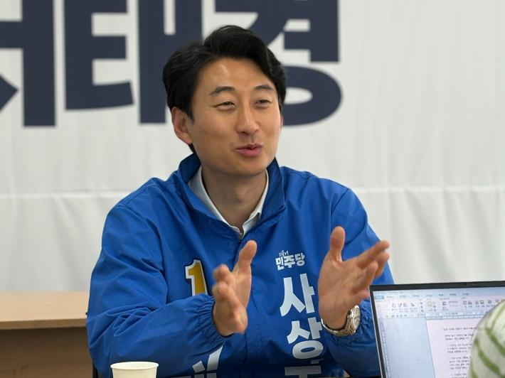 서태경 민주당 사상구청장 후보가 15일 오후 사상구 선거사무소에서 부산CBS 취재진과 인터뷰를 진행하고 있다. 서 후보 캠프 제공