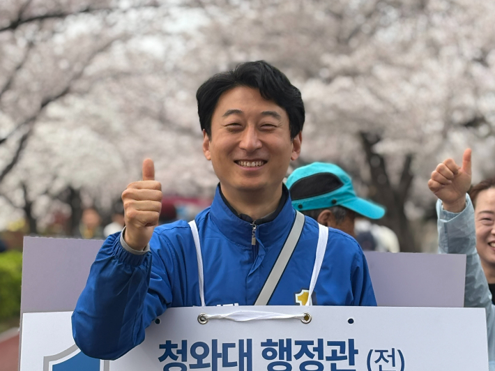 서태경 민주당 사상구청장 후보가 선거 운동 중인 모습. 서 후보 캠프 제공
