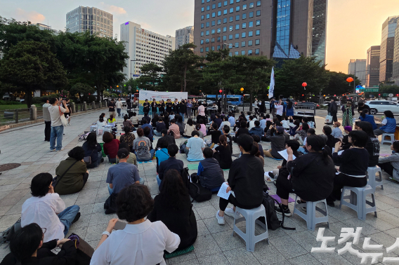 14일 서울 종로구 보신각에서 열린 '2026 강남역 여성혐오범죄 10주기 여성주의연합예배'. 오요셉 기자