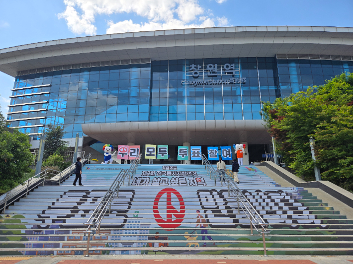 투표 독려 캠페인. 경남선관위 제공 