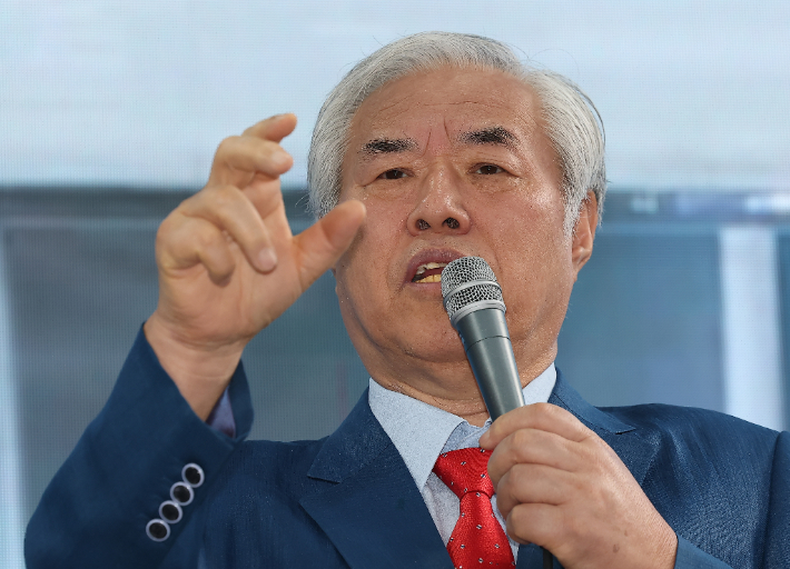 사랑제일교회 전광훈 목사가 11일 서울 성북구 사랑제일교회에서 열린 기자회견에서 발언하고 있다. 연합뉴스