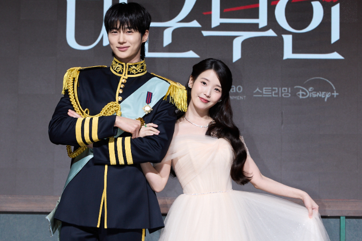 왼쪽부터 변우석, 아이유. MBC 제공