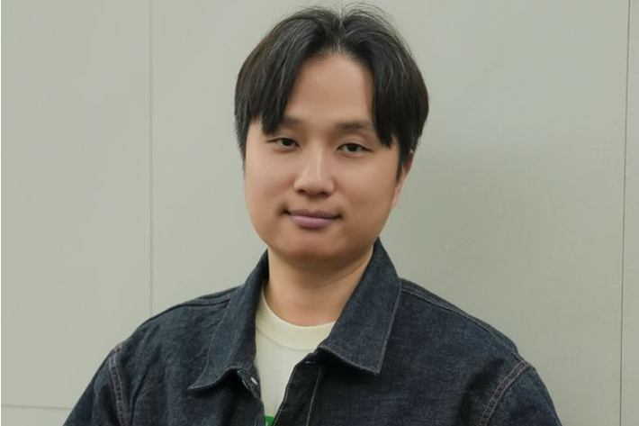 김민종 PD는 프로그램 초반 출연진들의 소개 영상을 도입한 것과 관련해 "정치인, 유튜버들이라고만 소개하면 와닿지 않는 부분이 있을 것 같았다"며 "장 외의 스토리를 통해 관계성이 정립될 것 같다고 생각했다"고 밝혔다. 웨이브 제공