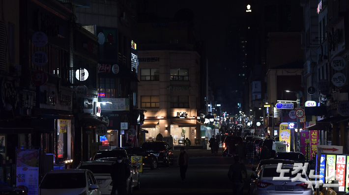 불 꺼진 먹자골목 자료사진