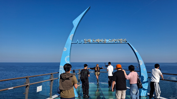 홍콩 TVB도 주목한 동해 '도째비골 스카이밸리'…글로벌 관광명소 '급부상'