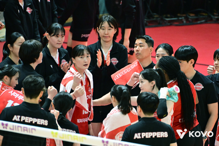 페퍼저축은행 배구단. 한국배구연맹