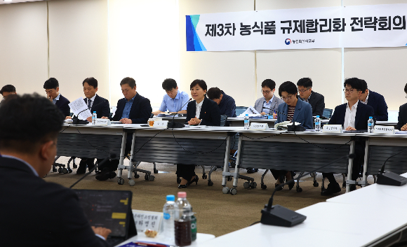 수상형 태양광 설치 면적 완화...농업·농촌 현장의 불합리한 제도 개선 - 뉴스 썸네일 이미지