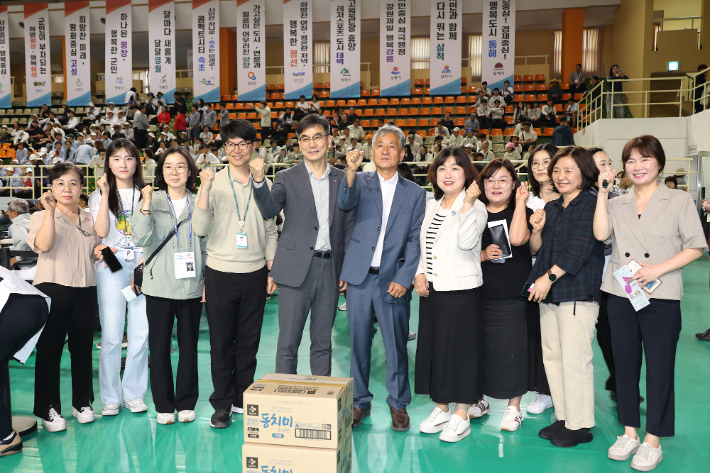 강원장애인체전이 열리는 경기장 안팎에서 선수단과 가족들을 향한 시민들의 따뜻한 환대와 응원이 이어지며 훈훈한 체전 분위기를 만들고 있다. 동해시 제공