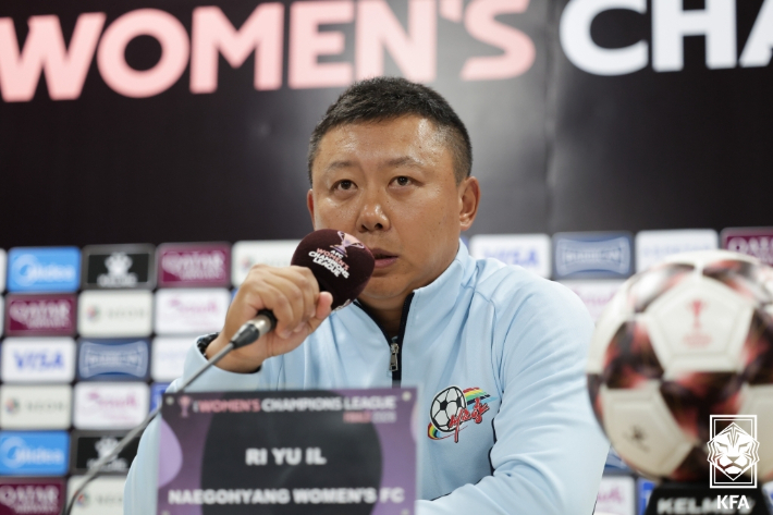 내고향여자축구단 리유일 감독. 대한축구협회