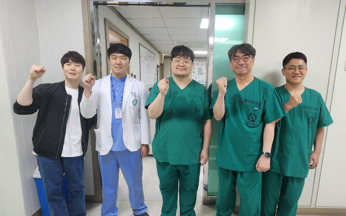 울산 동강병원 심혈관센터는 5월 15일 영남대학병원, 계명대학병원 심장내과 전문의들과 함께 심실조기수축 환자를 대상으로 협진 시술을 진행했다. 동강병원 제공