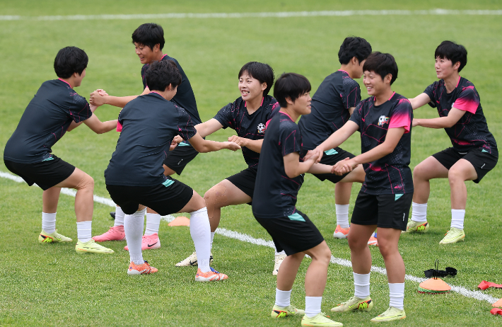 경기 앞두고 훈련하는 내고향축구단 선수들. 연합뉴스