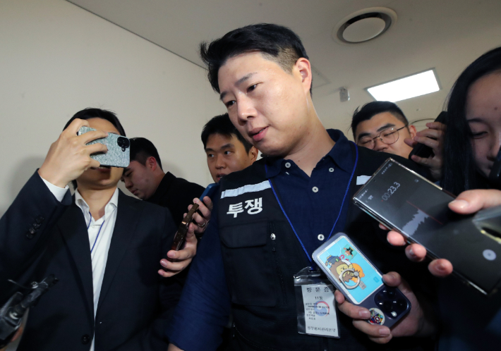 삼성그룹 초기업노동조합 삼성전자지부 최승호 위원장이 총파업 예고 시점을 이틀 앞둔 19일 정부세종청사 중앙노동위원회에서 열린 2차 사후조정 2일차 오후 회의에 참석하고 있다. 연합뉴스