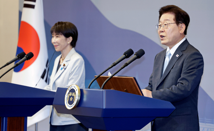 이재명 대통령이 19일 경북 안동 한 호텔에서 다카이치 사나에 일본 총리와 공동언론발표를 하고 있다. 연합뉴스