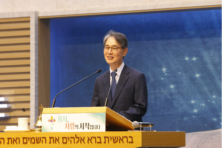 충청노회장 신조우 목사가 인사말을 하고 있다. 서원경교회 제공