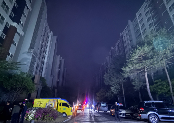 화재로 정전 피해를 겪는 세종시 조치원 아파트 단지. 세종시 제공