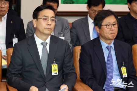 20일 서울 여의도 국회에서 열린 국토교통위원회 전체회의 GTX-A 삼성역 구간 철근 누락에 대한 현안 질의에 (왼쪽부터)이한우 현대건설 대표이사와 최동식 삼안 대표이사가 출석해 있다.