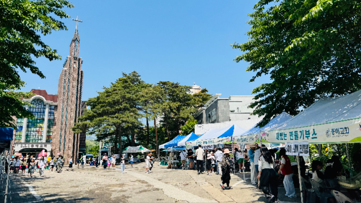 기독교대한감리회 동해교회가 지난 16일 동해시 어린이들을 위해 마련한 '어린이 대축제'가 성황리에 열렸다. 동해교회 제공