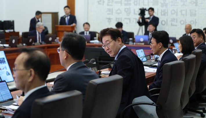 이재명 대통령이 20일 청와대에서 국무회의 겸 비상경제점검회의를 주재하고 있다. 연합뉴스