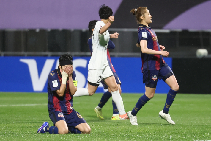 페널티킥 실축한 지소연. 연합뉴스