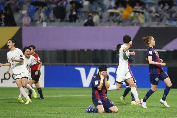 페널티킥 실축한 지소연. 연합뉴스