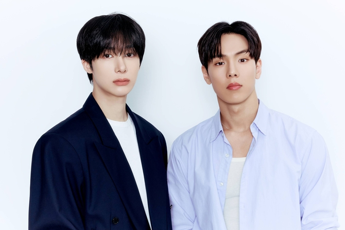 왼쪽부터 형원, 셔누. 스타쉽엔터테인먼트 제공