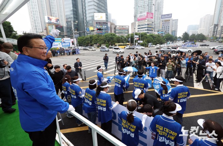 김부겸 대구시장 후보, 출근길 인사