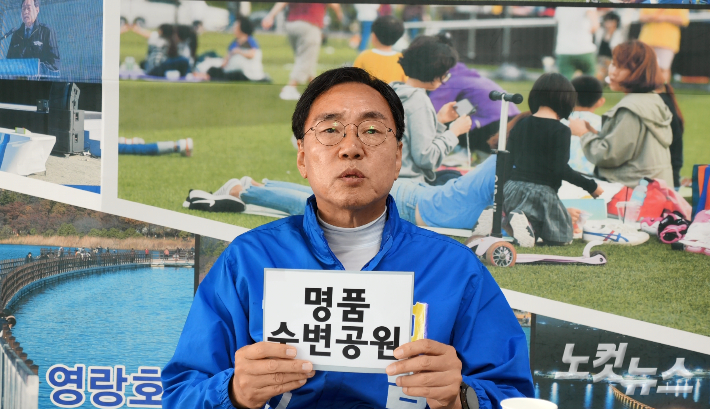 강원영동CBS '6·3 지방선거 특집 후보자 초청 대담'에서 공약을 설명하고 있는 더불어민주당 김철수 속초시장 후보. 전영래 기자