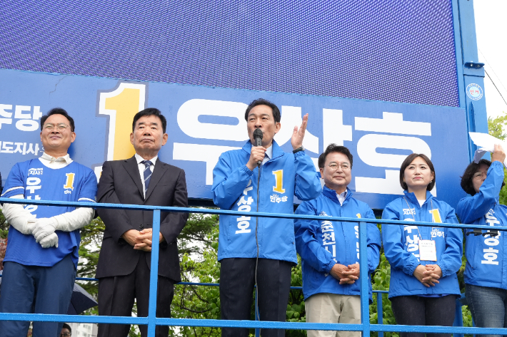 21일 춘천 출정식을 시작으로 도내 주요 지역 순회 유세에 돌입하며 본격적인 선거운동에 나선 더불어민주당 우상호 강원도지사 후보. 우상호 후보 제공 