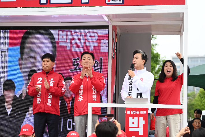 김태흠 국민의힘 후보는 충남 천안시청 사거리에서 첫 유세에 나섰다. 캠프 제공