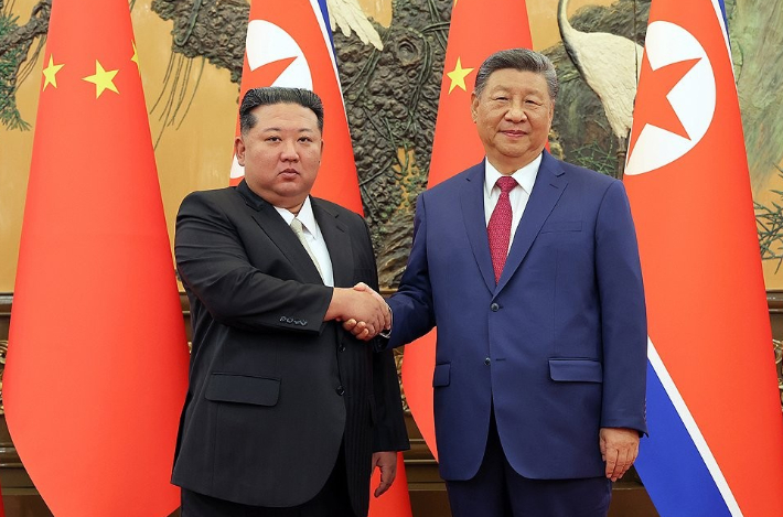 시진핑 중국 국가주석(오른쪽)과 김정은 북한 국무위원장. 연합뉴스