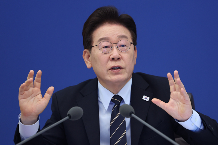 이재명 대통령이 20일 청와대에서 열린 국무회의 겸 비상경제점검회의에서 발언하고 있다. 연합뉴스
