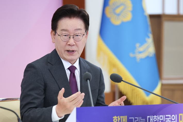 이재명 대통령이 21일 청와대에서 열린 대통령 자문회의·위원회 간담회에서 발언하고 있다. 연합뉴스