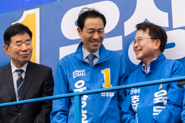 더불어민주당 육동한 춘천시장 후보가 공식 선거운동 첫날인 21일 '더민주 춘천 원팀 출정식'을 열었다.  육동한 춘천시장 후보 제공