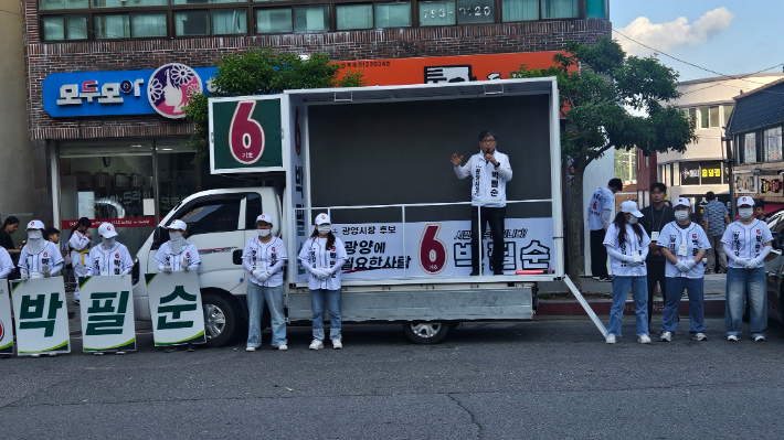 6·3 지방선거 공식 선거운동 첫날인 21일 오전, 박필순 광양시장 후보가 첫 유세를 펼치고 있다. 후보 제공 