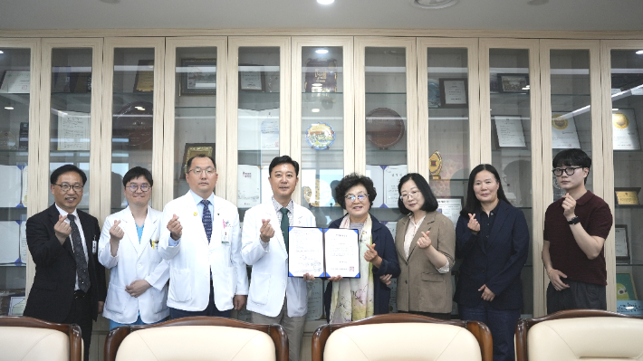 故 최경현 교수 유가족이 고신대학교복음병원에 6억 원 상당 부동산을 기부했다. 고신대복음병원 제공